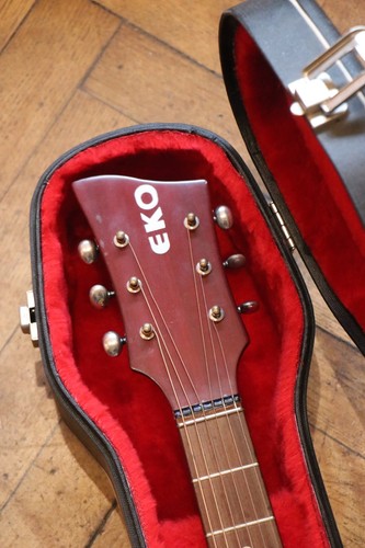 Vintage acoustic guitar - vintage,