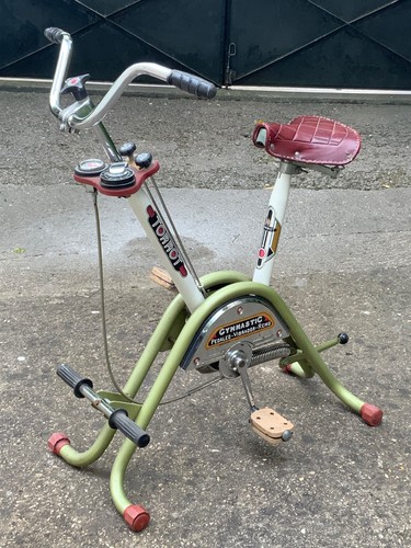 Ancien vélo appartement - ancien, d’appartement