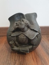 ancien vase en etain sculpture