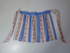 ancien tablier vintage pour enfant tissu vichy bleu et blanc fraises
