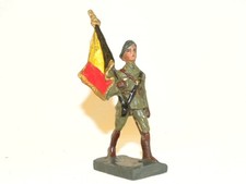 FIGURINE COMPOSITION DURSO PORTE DRAPEAU CHASSEUR ARDENNAIS ELASTOLIN CHIALU NB