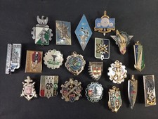 2165/MED- Lot de 20 insignes
