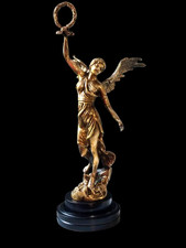 Statuette en bronze doré –