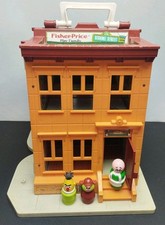 Rare 1974 Fisher Price Play Family SESAME STREET House Toy - 3 Little People 
