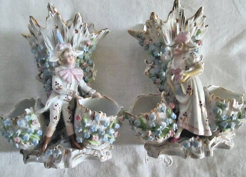Paire vases figurines - de,