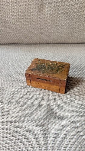 Ancienne tirelire bois à - en,
