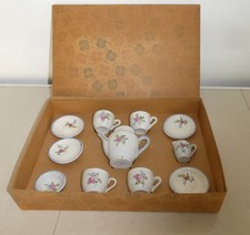 Ancienne dinette pour poupée