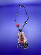 CHAINE AVEC PENDENTIF EN METAL