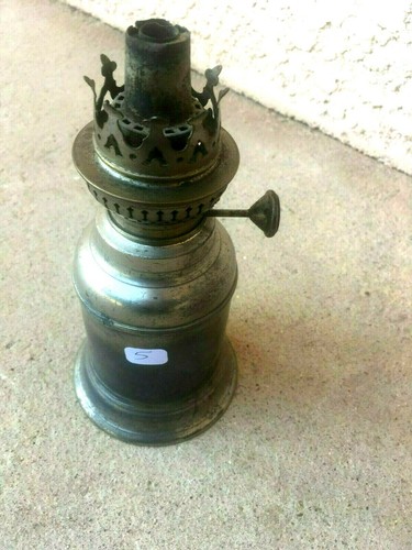 Ancienne lampe a huile - ),