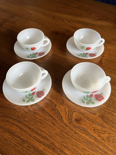 Anciennes tasses avec - tasses,