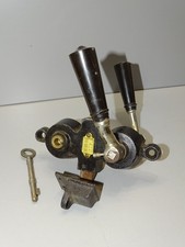 -ANCIENNE SERRURE AVEC