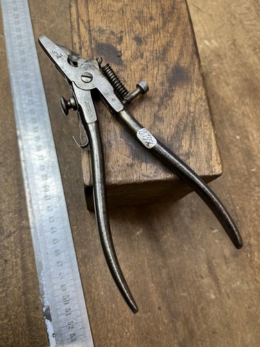 Pince avoyer outils - à,