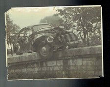 AV2- Photo Originale du Bien Public - Accident de voiture Peugeot - C1960