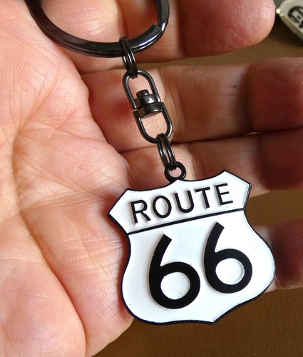 Porte clé métal émail - , route