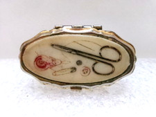 Petite boite ovale décorative