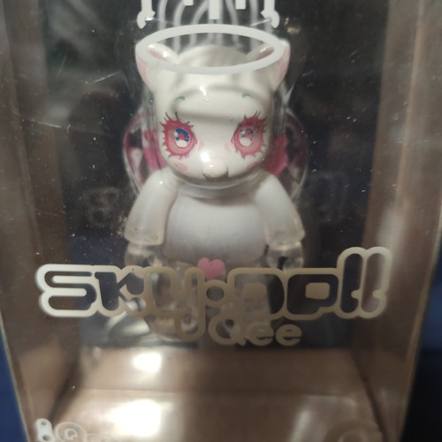Figurine sky doll qee art - figurine,