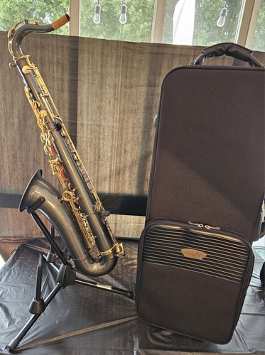 Slightly used tenor sax - la,