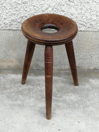 Ancien tabouret tripode design