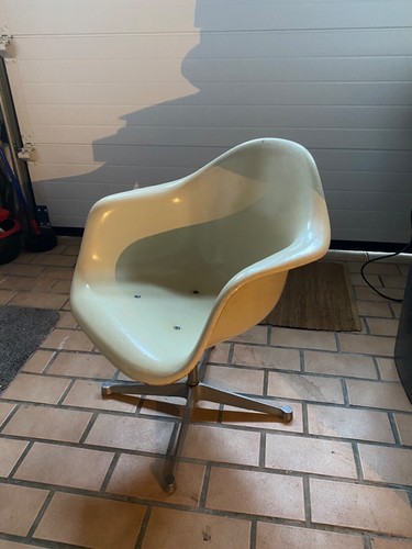 Chaise pivotante charles - , eames