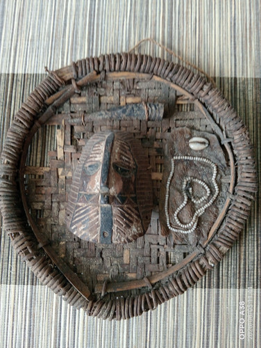 Une sculpture murale - , bois