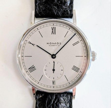 Montre pour homme NOMOS