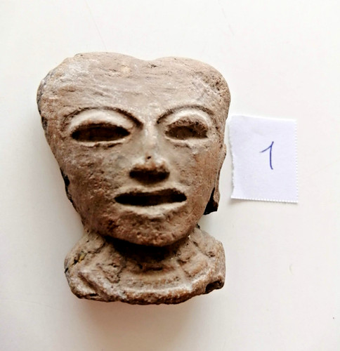 Très ancienne tête - en, terre