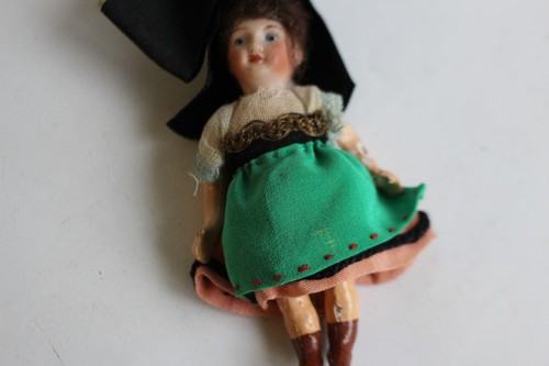 Ancienne poupée porcelaine