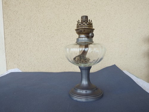 Ancienne lampe pétrole - à,