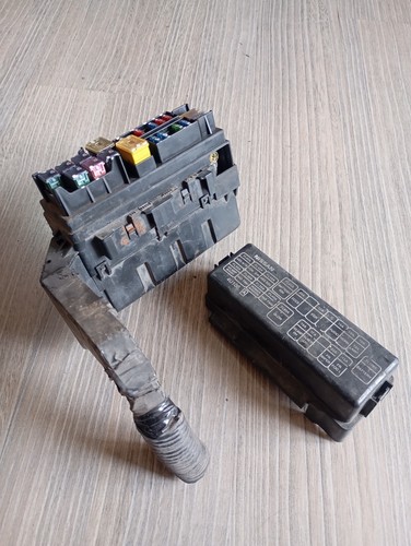 Boîte fusible cache - boîte,