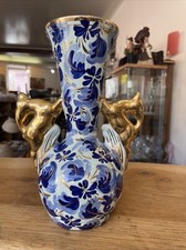 Vase avec anses a décors de