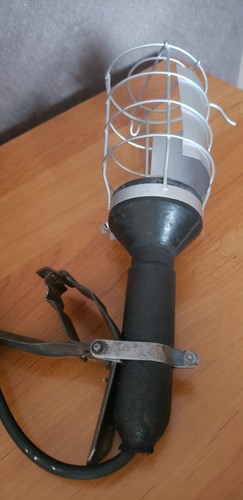 Ancienne lampe baladeuse