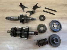 UNE BOITE DE VITESSE PIGNON