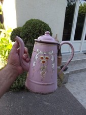 Ancienne cafetière en tôle
