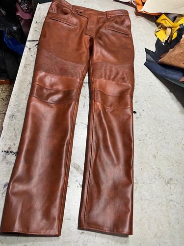 Pantalon cuir motard - en,