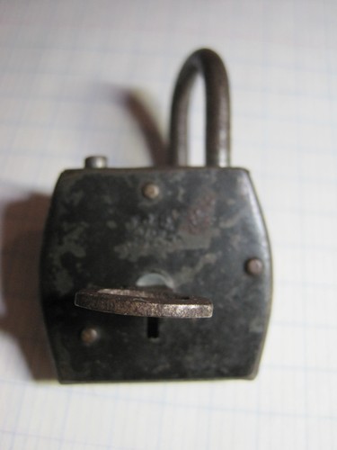Ancien cadenas avec cle ref10