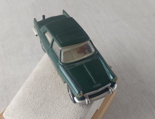 Ancienne petite voiture - , en