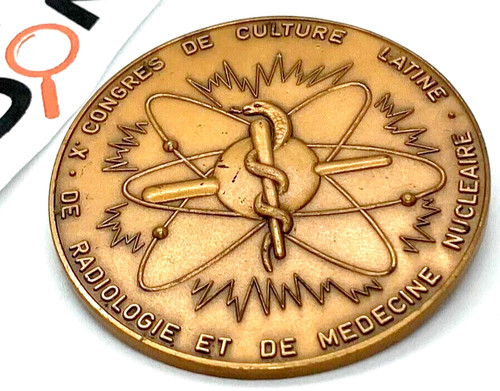 Rare broche médecine