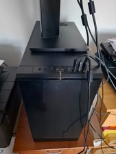 PC fixe gaming avec écran LED et différents périphériques - bon état