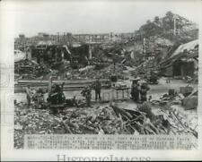 1945 Press Photo soldiers examine ruined Matford aircraft factory in Strasbourg