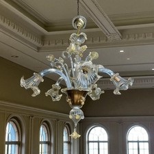 grand lustre avec poudre d'or 24 carats avec tulipes, roses et dahlia