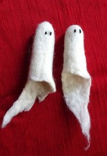 Lot de 2 petits fantômes