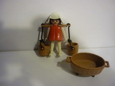 PLAYMOBIL vintage médiéval paysanne lavandière porteuse d'eau 3372 de 1977