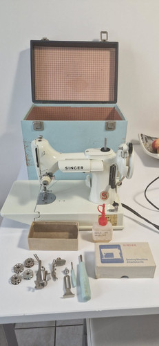 Machine coudre singer - à,