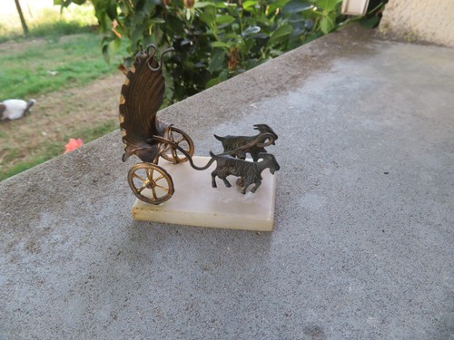 Ancien petit chariot - petit, porte