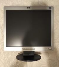 Moniteur LCD Ecran PC 17" 5/4