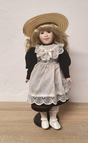 Poupée artiste porcelaine - d'artiste,