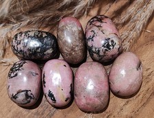 Pierre roulée en Rhodonite