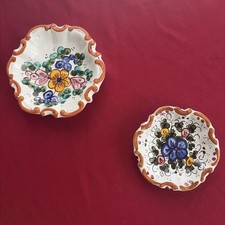 2 petites assiettes murales en