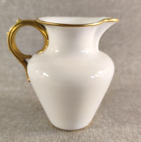 Beau pot lait - pot, a