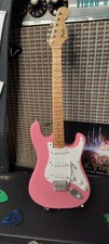 Fender Strat Rose Avec
